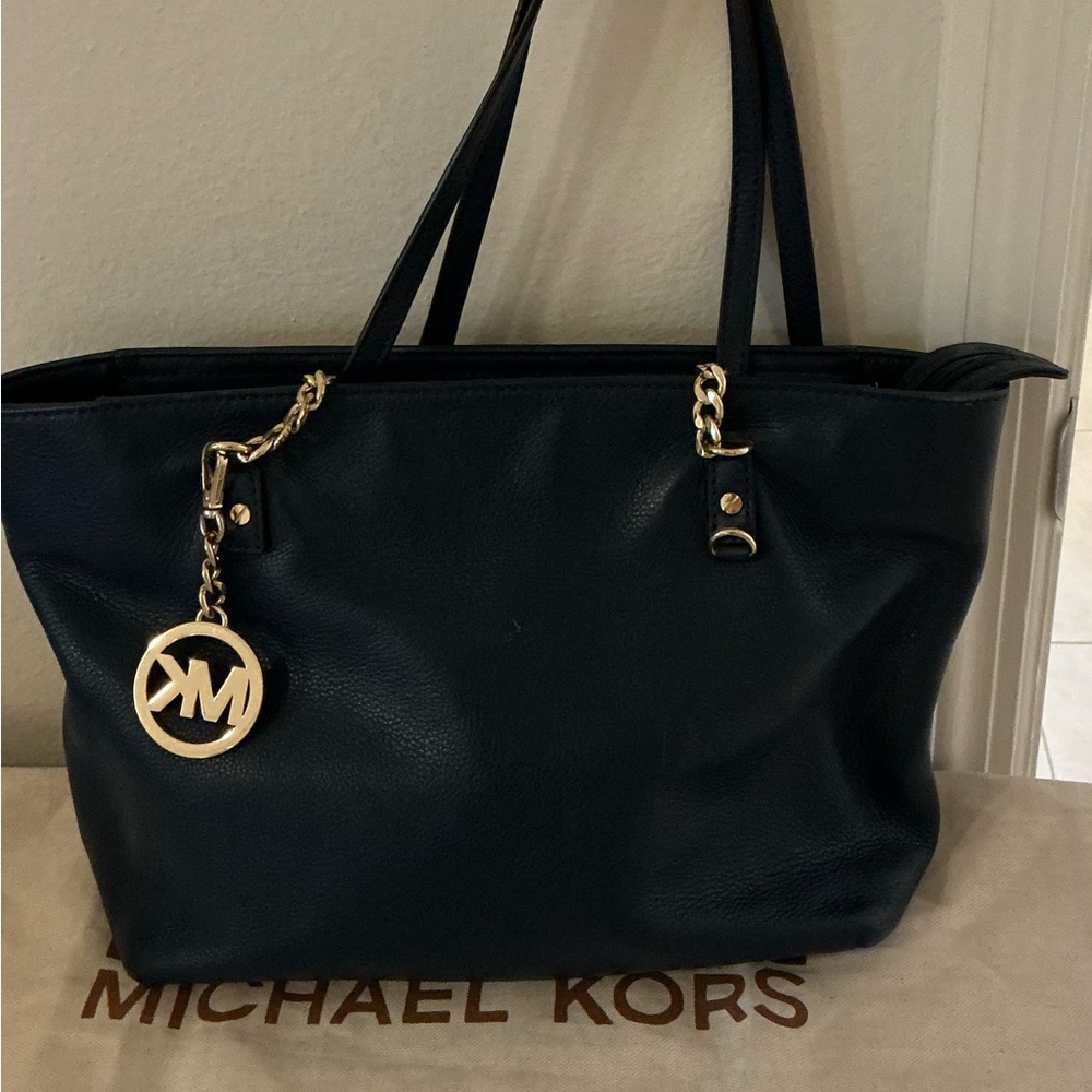Blue ,colorMicheal Kors leather handbag with gold hardware, great condition roya